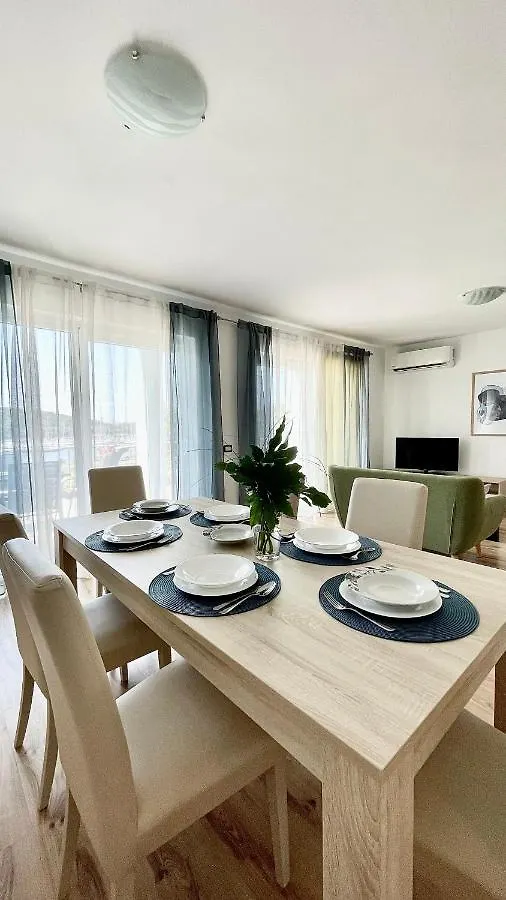 Marina View Apartments Pula 0*,
